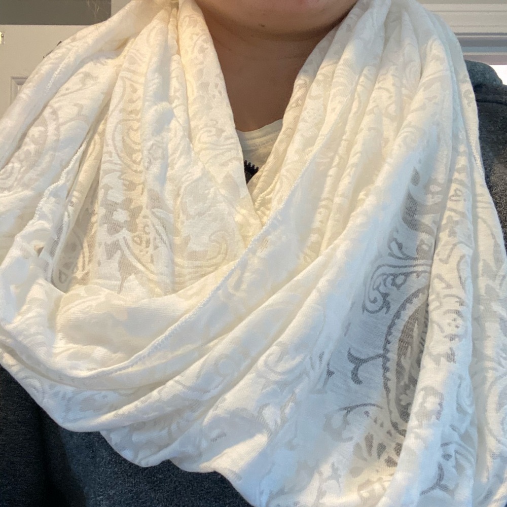 Set of two white scarves